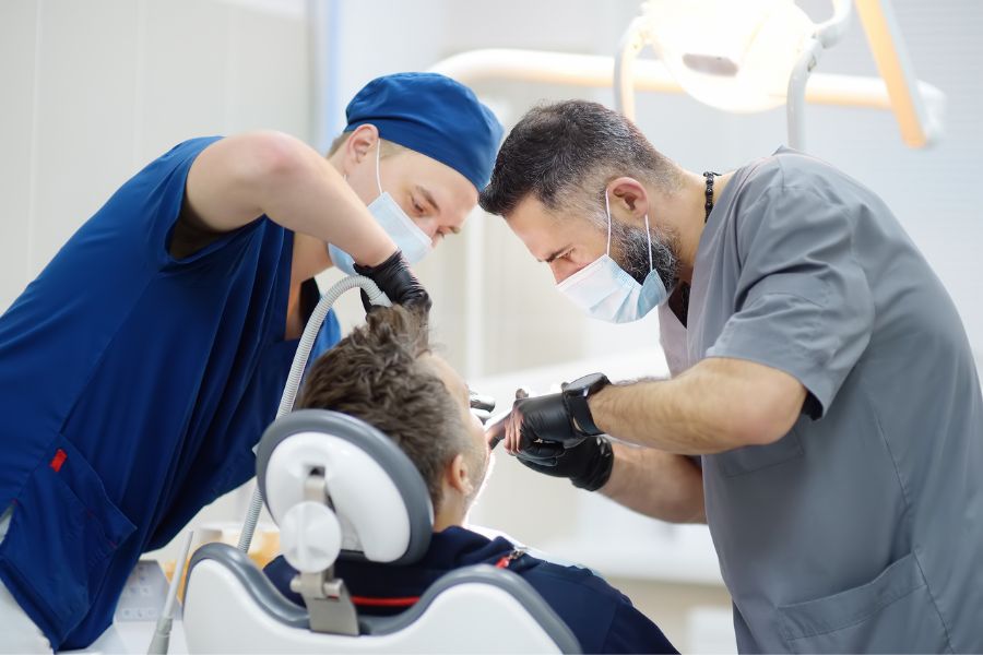 植牙時間多長？植牙手術時間要多久？植牙流程專業醫師來解答